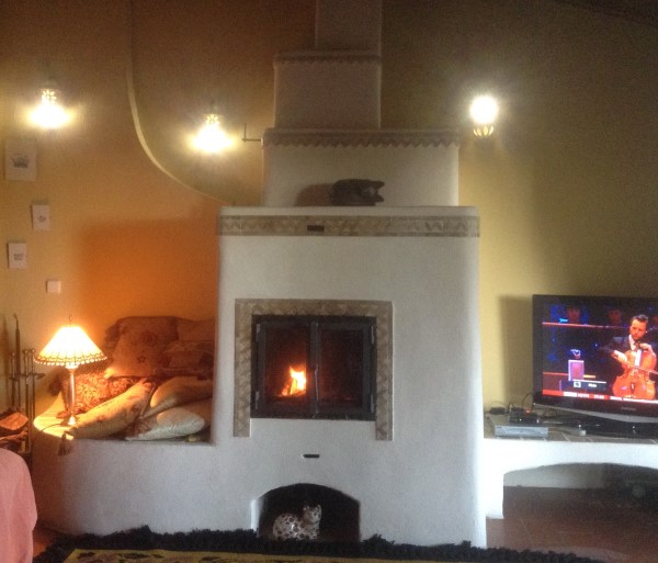 Very confortable and beautiful, this is a typical German fireplace