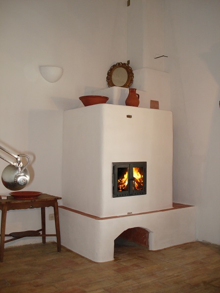 Grundofen, einfach weiss verputzt...